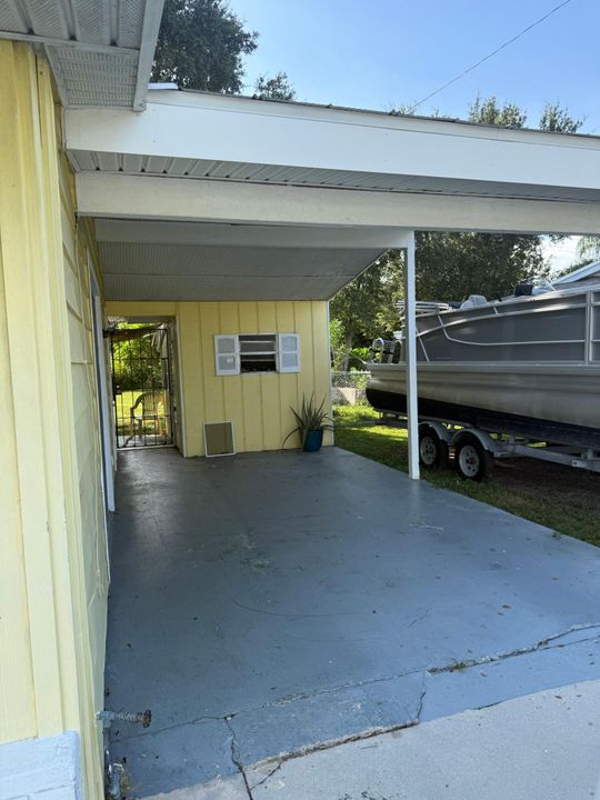 Active With Contract: $195,000 (2 beds, 2 baths, 1169 Square Feet)