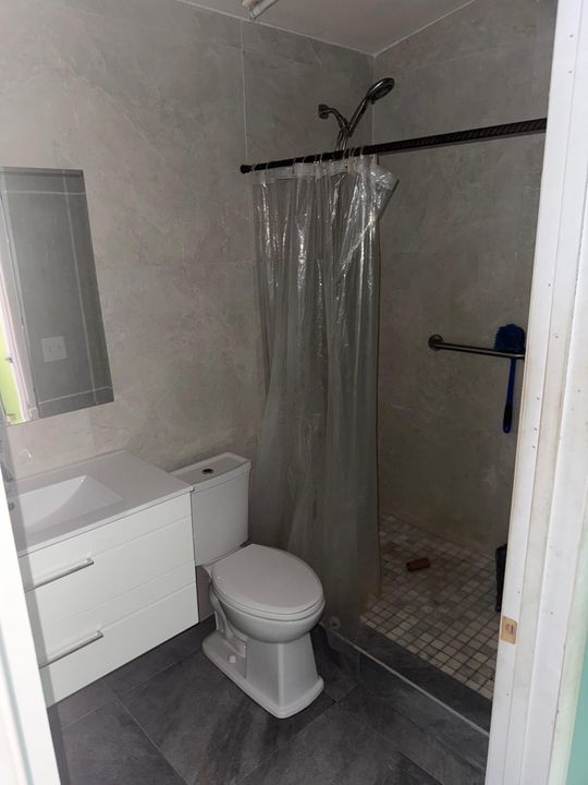 Active With Contract: $195,000 (2 beds, 2 baths, 1169 Square Feet)