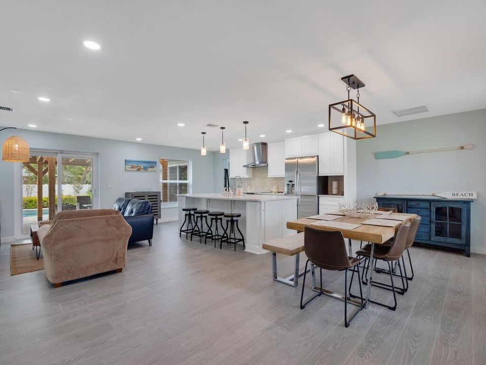 Recently Rented: $5,900 (3 beds, 3 baths, 1608 Square Feet)