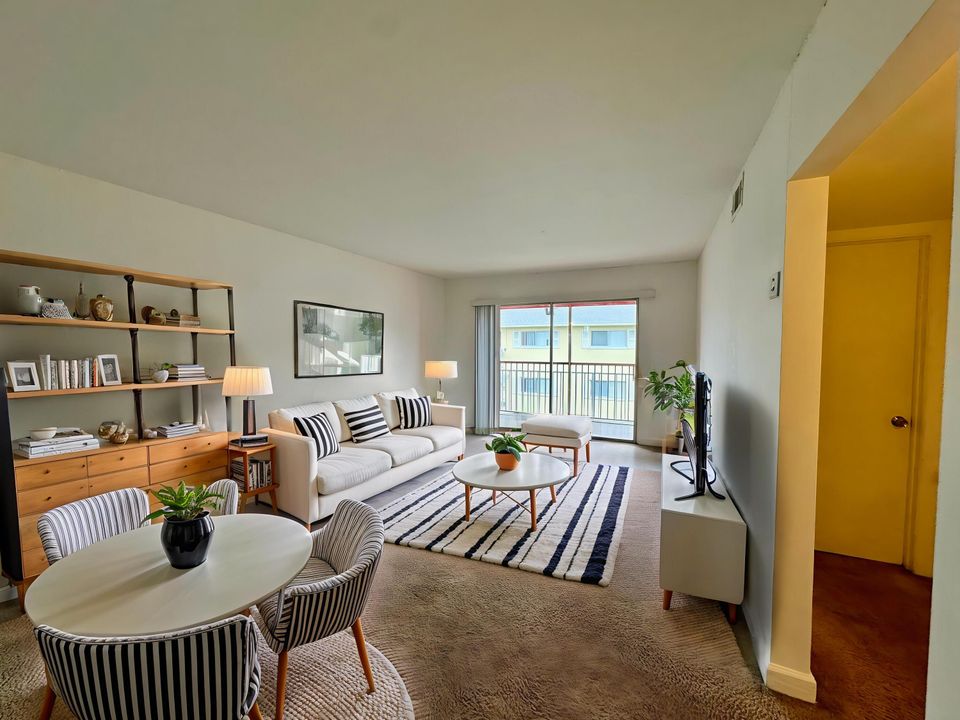 最近租的: $1,695 (2 贝兹, 1 浴室, 773 平方英尺)