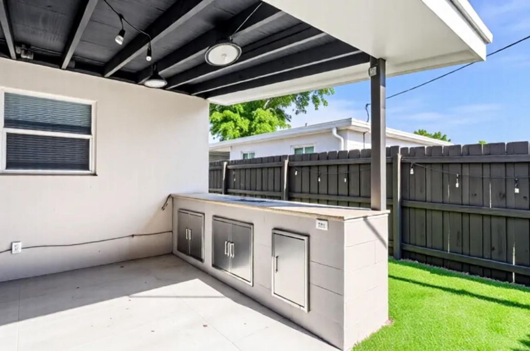 Под контрактом: $520,000 (3 спален, 2 ванн, 1020 Квадратных фут)