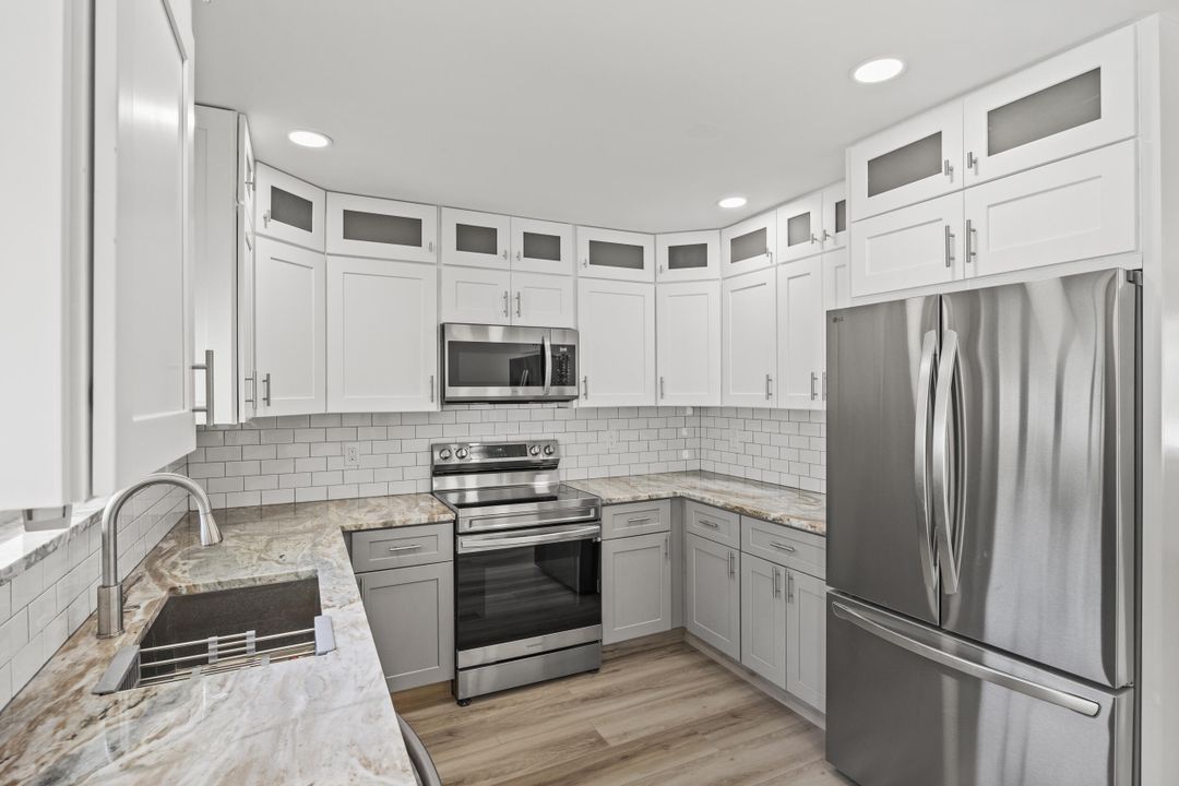 合同活跃: $799,000 (4 贝兹, 3 浴室, 1900 平方英尺)