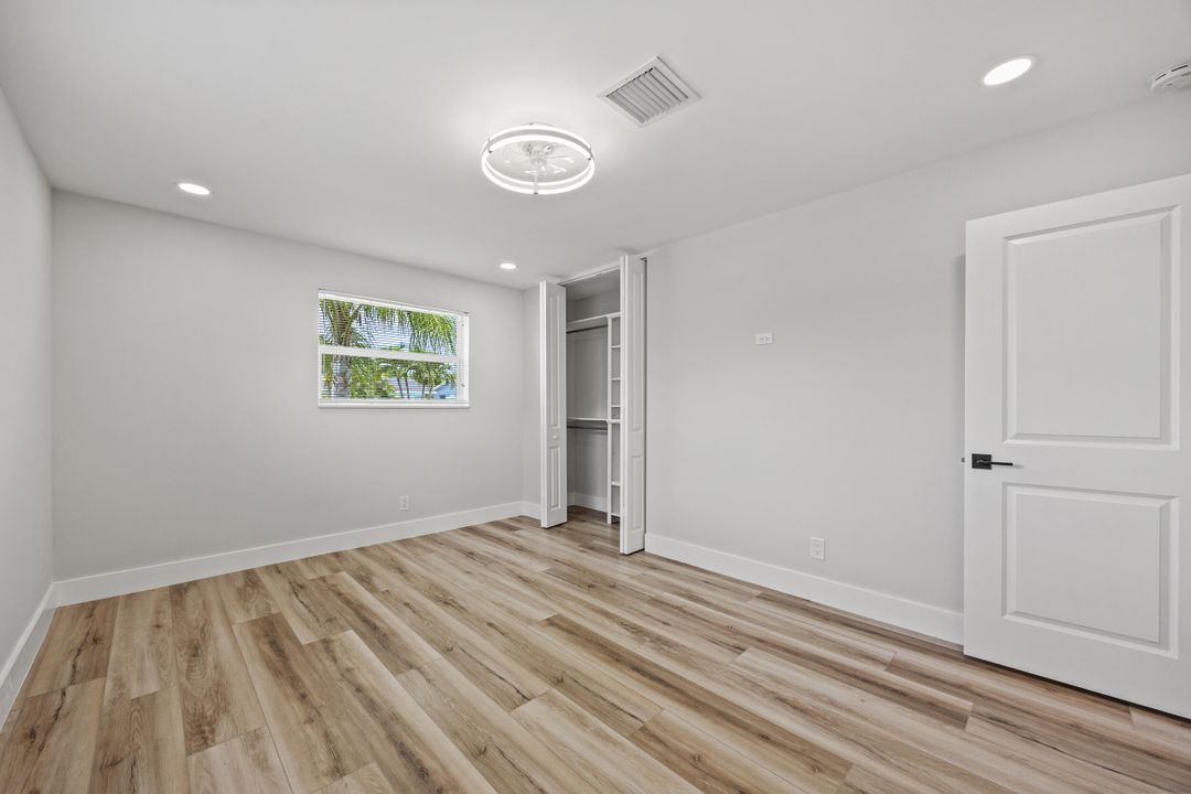 合同活跃: $799,000 (4 贝兹, 3 浴室, 1900 平方英尺)