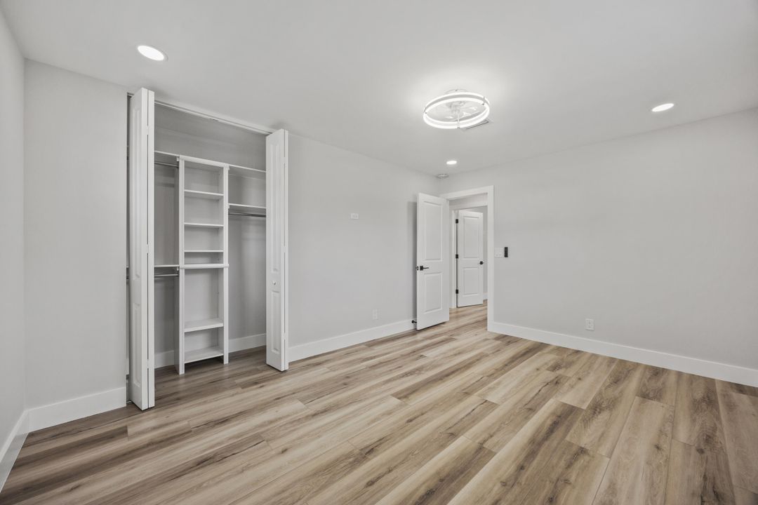 合同活跃: $799,000 (4 贝兹, 3 浴室, 1900 平方英尺)