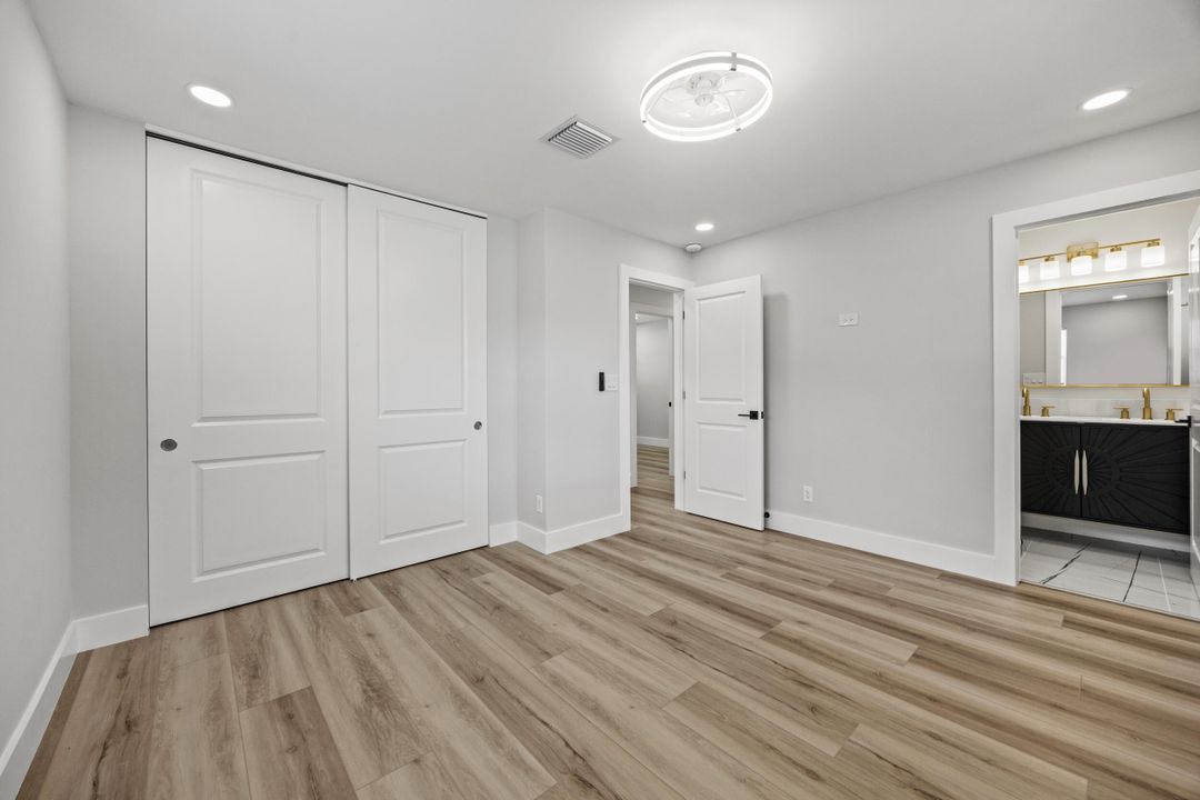 合同活跃: $799,000 (4 贝兹, 3 浴室, 1900 平方英尺)