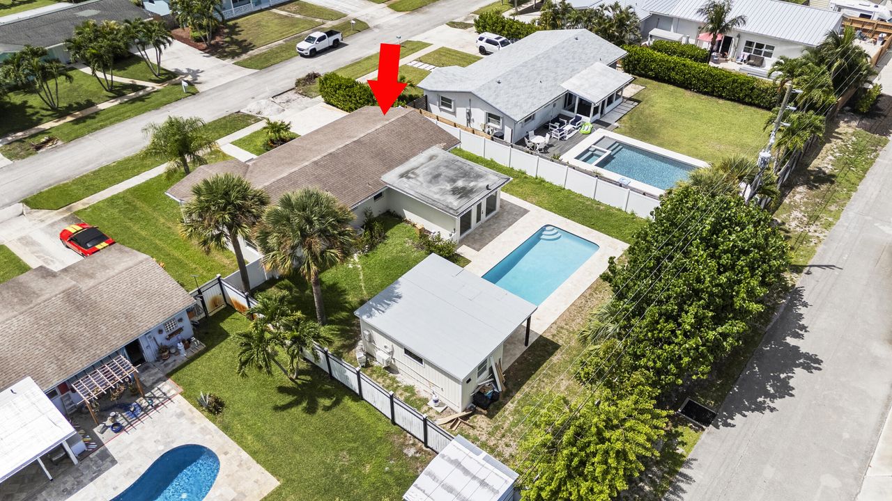 合同活跃: $799,000 (4 贝兹, 3 浴室, 1900 平方英尺)