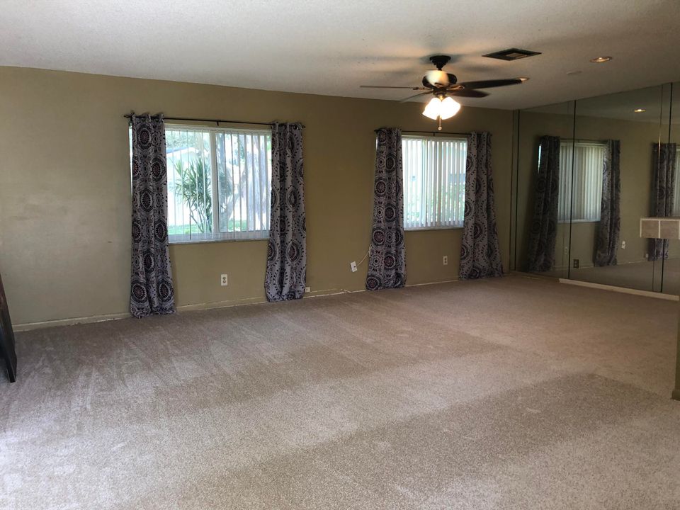 Active With Contract: $235,000 (2 beds, 1 baths, 1038 Square Feet)