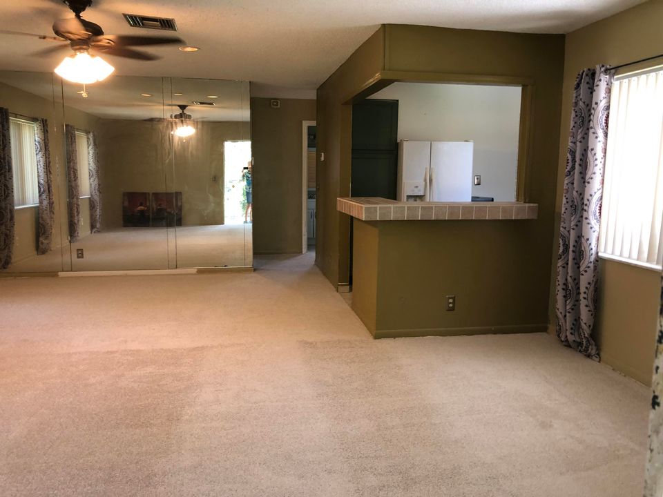 Active With Contract: $235,000 (2 beds, 1 baths, 1038 Square Feet)