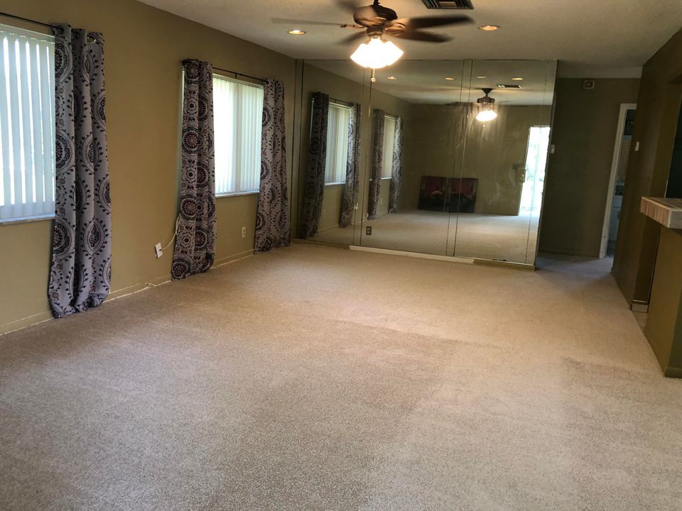 Active With Contract: $235,000 (2 beds, 1 baths, 1038 Square Feet)