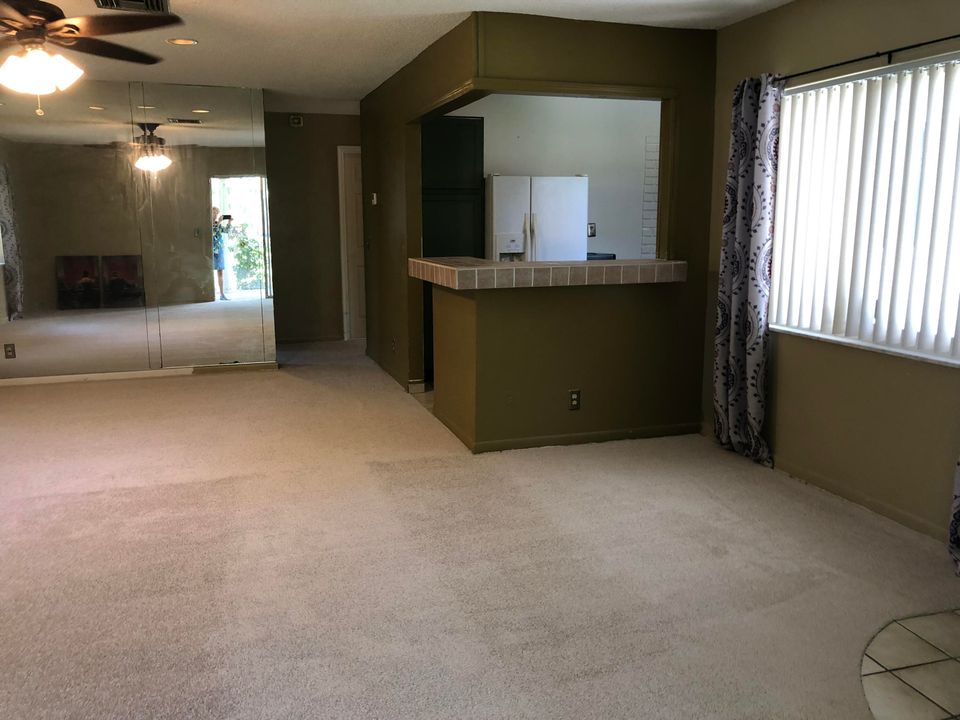 Active With Contract: $235,000 (2 beds, 1 baths, 1038 Square Feet)