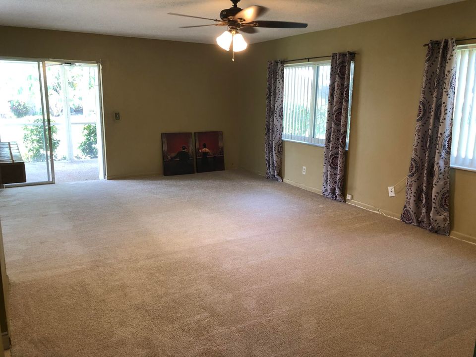 Active With Contract: $235,000 (2 beds, 1 baths, 1038 Square Feet)