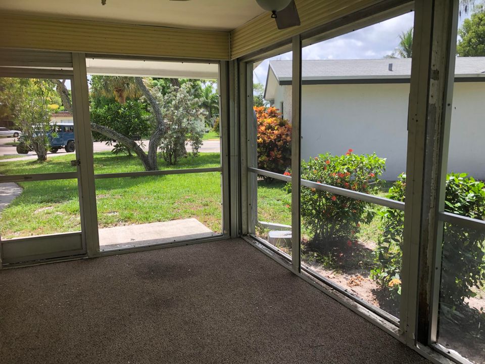 Active With Contract: $235,000 (2 beds, 1 baths, 1038 Square Feet)