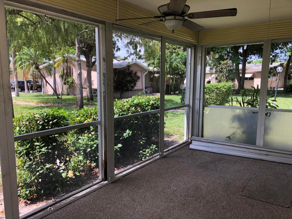 Active With Contract: $235,000 (2 beds, 1 baths, 1038 Square Feet)