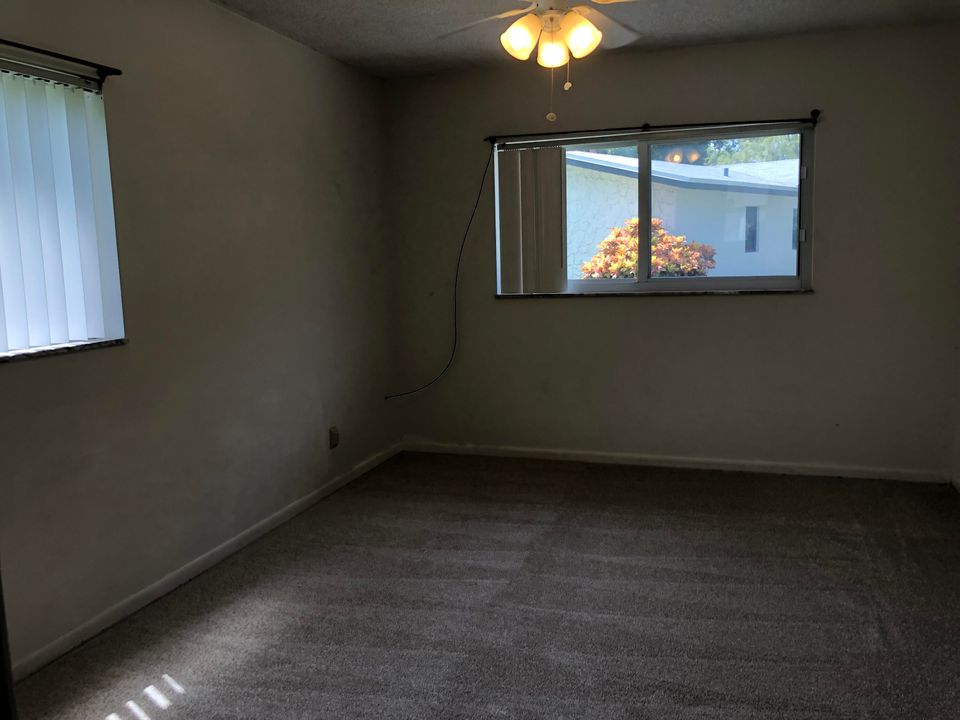 Active With Contract: $235,000 (2 beds, 1 baths, 1038 Square Feet)