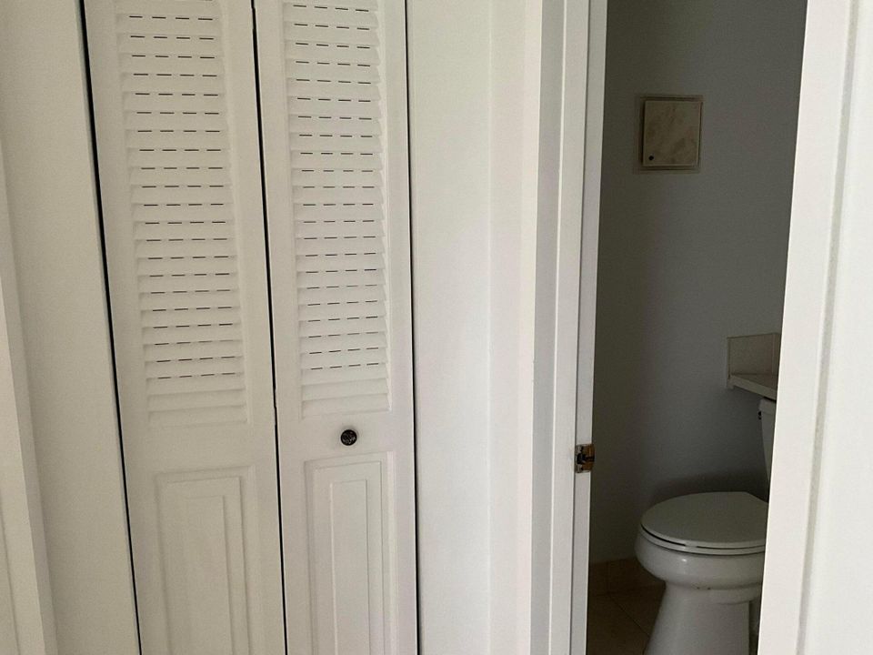 合同活跃: $1,700 (2 贝兹, 1 浴室, 840 平方英尺)