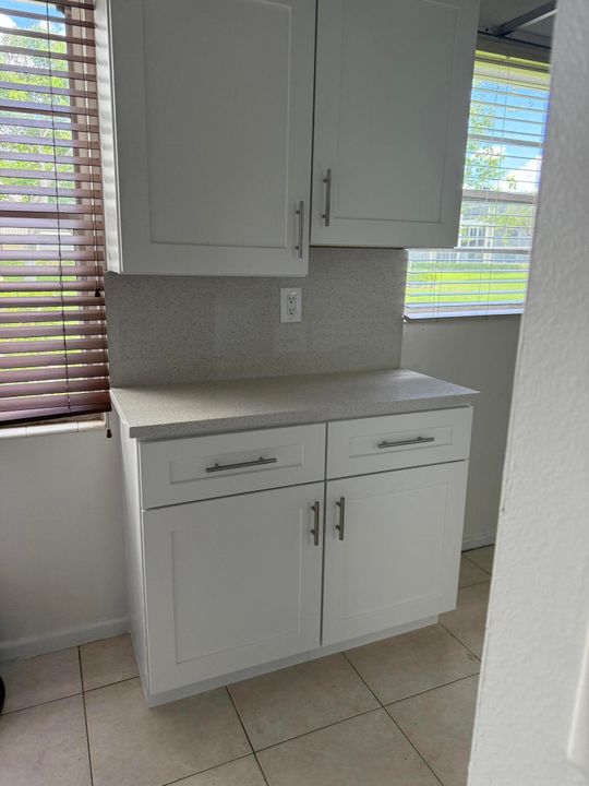 合同活跃: $1,700 (2 贝兹, 1 浴室, 840 平方英尺)