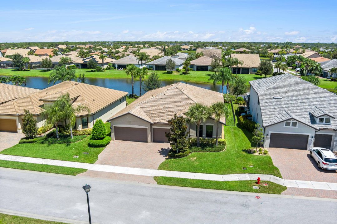 Active With Contract: $599,000 (4 beds, 3 baths, 2503 Square Feet)