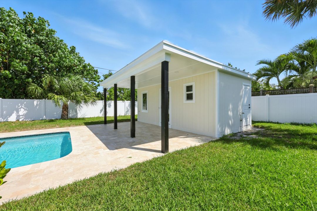 合同活跃: $799,000 (4 贝兹, 3 浴室, 1900 平方英尺)