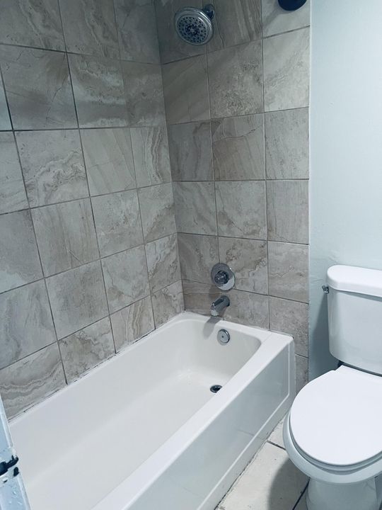 合同活跃: $1,800 (3 贝兹, 2 浴室, 921 平方英尺)