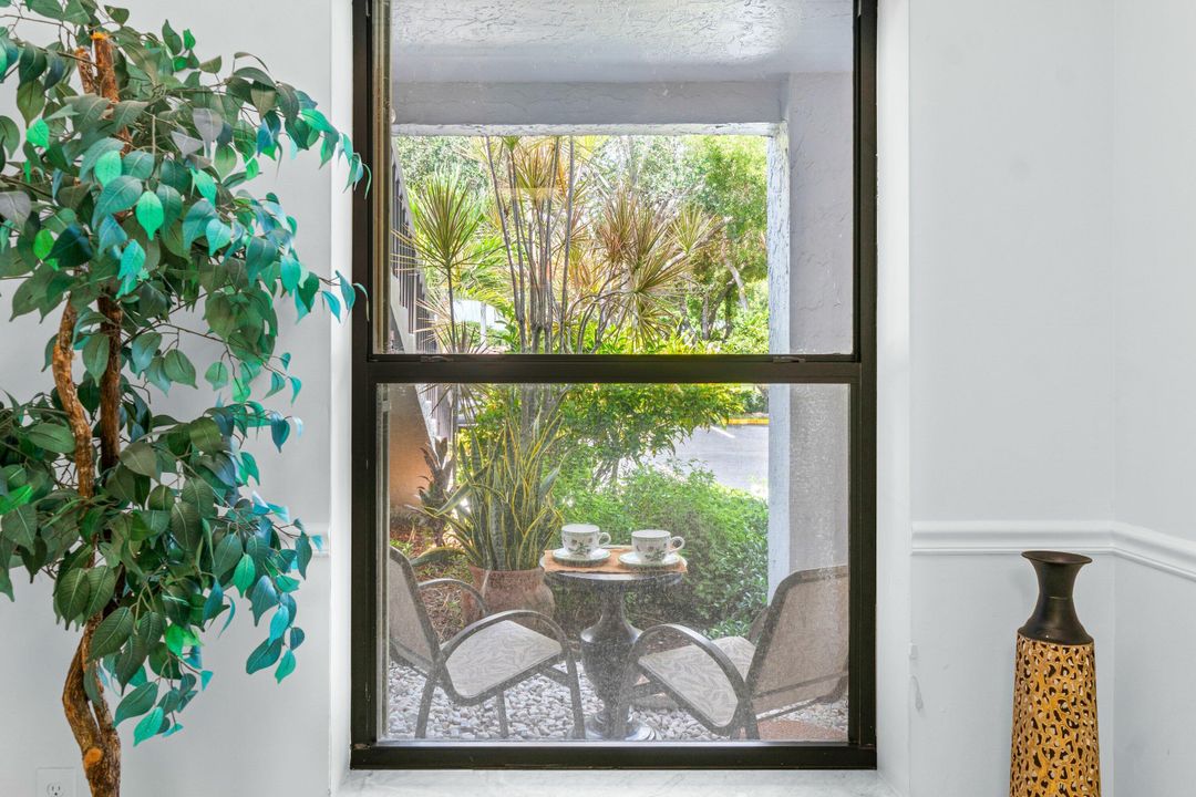 Active With Contract: $235,000 (2 beds, 2 baths, 1293 Square Feet)