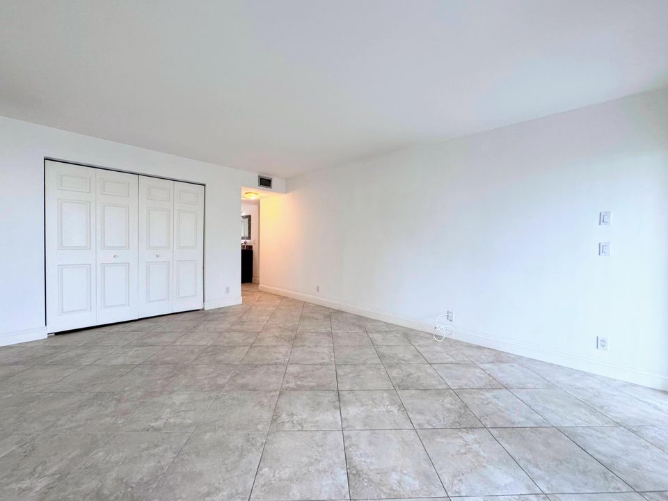 Под контрактом: $275,000 (2 спален, 2 ванн, 1254 Квадратных фут)