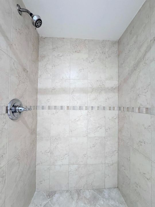 Под контрактом: $275,000 (2 спален, 2 ванн, 1254 Квадратных фут)