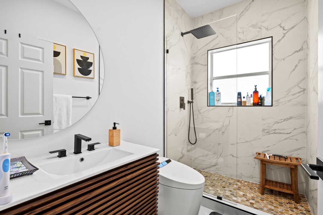 合同活跃: $7,250 (3 贝兹, 2 浴室, 2098 平方英尺)