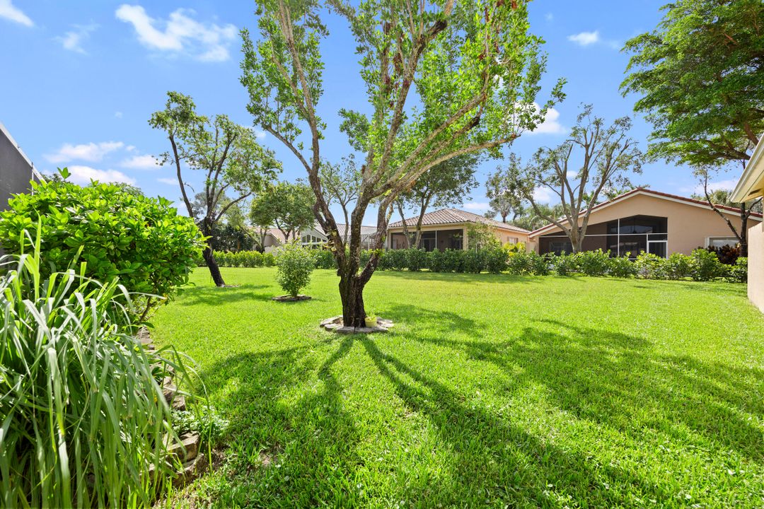 合同活跃: $7,250 (3 贝兹, 2 浴室, 2098 平方英尺)