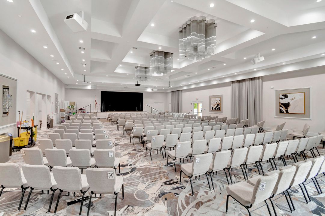 合同活跃: $7,250 (3 贝兹, 2 浴室, 2098 平方英尺)