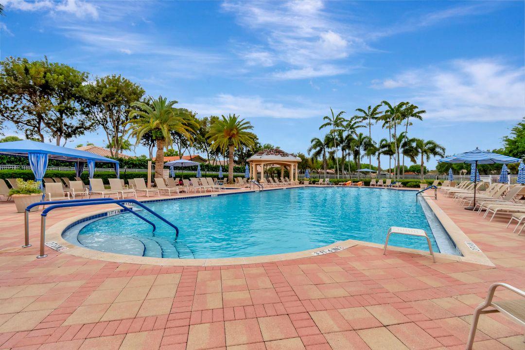 合同活跃: $7,250 (3 贝兹, 2 浴室, 2098 平方英尺)