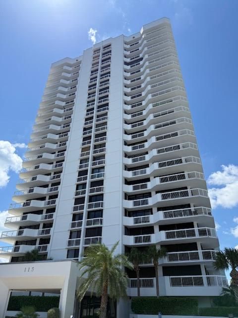 Vendido Recientemente: $599,000 (3 camas, 2 baños, 2519 Pies cuadrados)