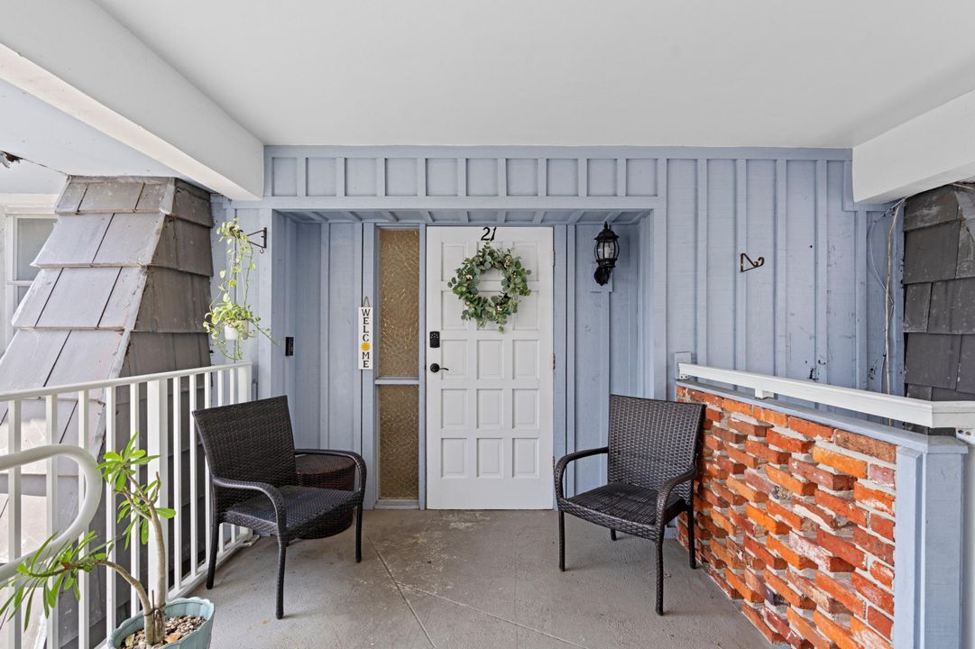 For Sale: $299,900 (2 beds, 2 baths, 1222 Square Feet)