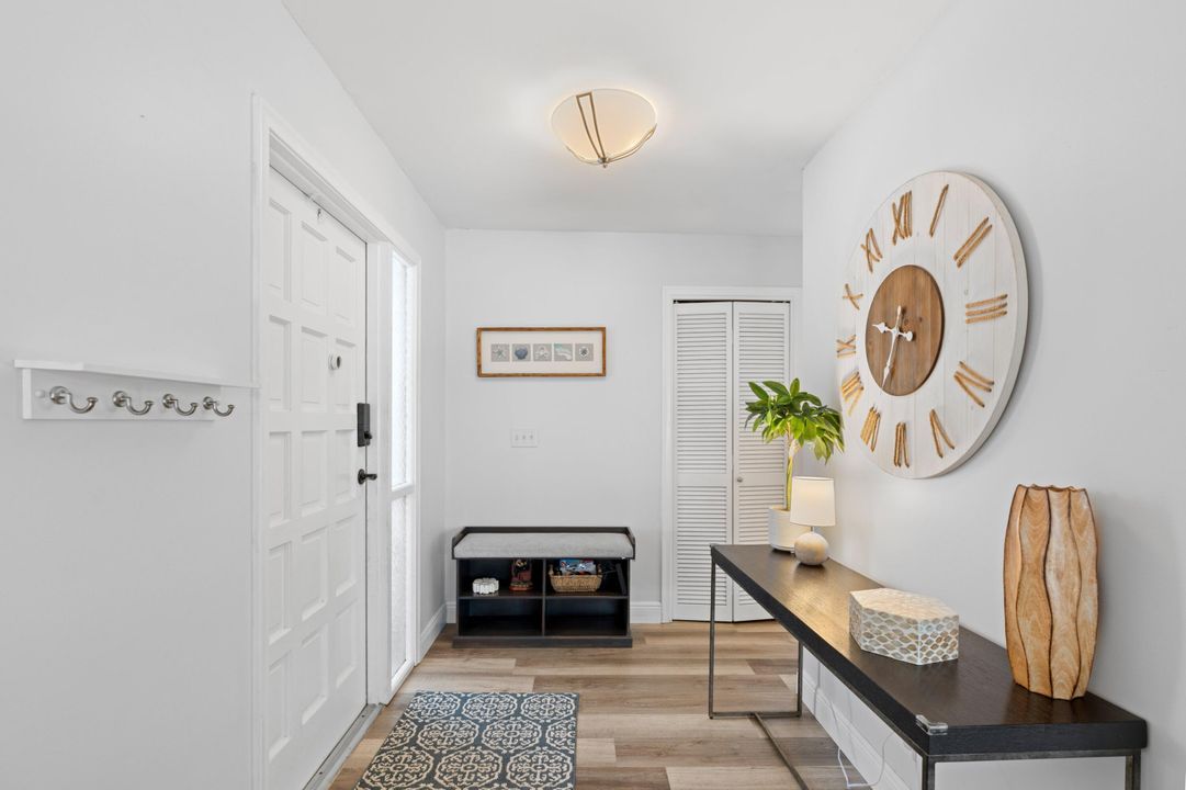 For Sale: $299,900 (2 beds, 2 baths, 1222 Square Feet)