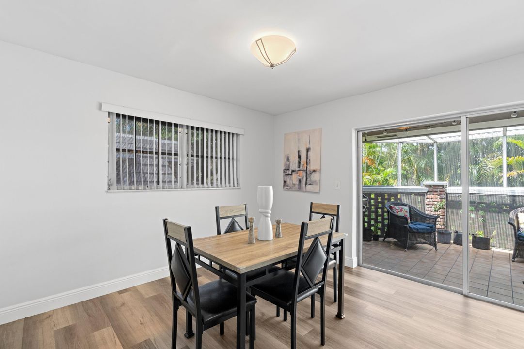 For Sale: $299,900 (2 beds, 2 baths, 1222 Square Feet)