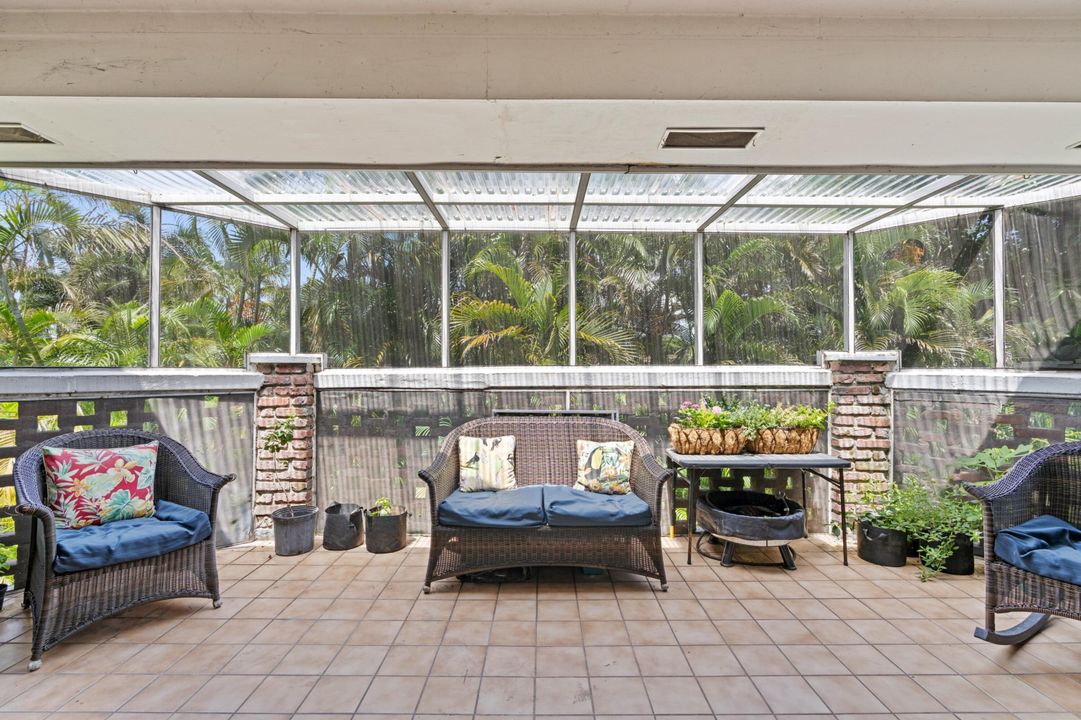 For Sale: $299,900 (2 beds, 2 baths, 1222 Square Feet)