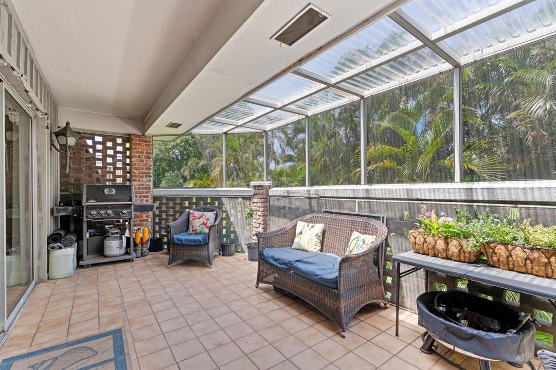 For Sale: $299,900 (2 beds, 2 baths, 1222 Square Feet)