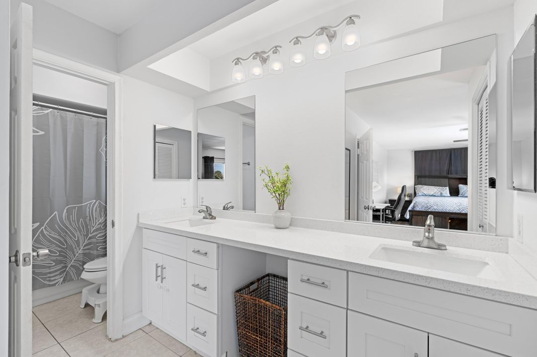 For Sale: $299,900 (2 beds, 2 baths, 1222 Square Feet)