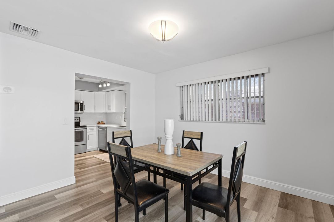For Sale: $299,900 (2 beds, 2 baths, 1222 Square Feet)