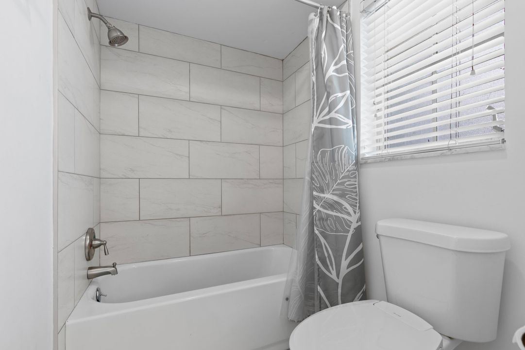 For Sale: $299,900 (2 beds, 2 baths, 1222 Square Feet)