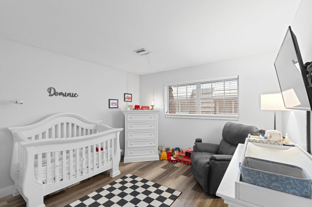 For Sale: $299,900 (2 beds, 2 baths, 1222 Square Feet)