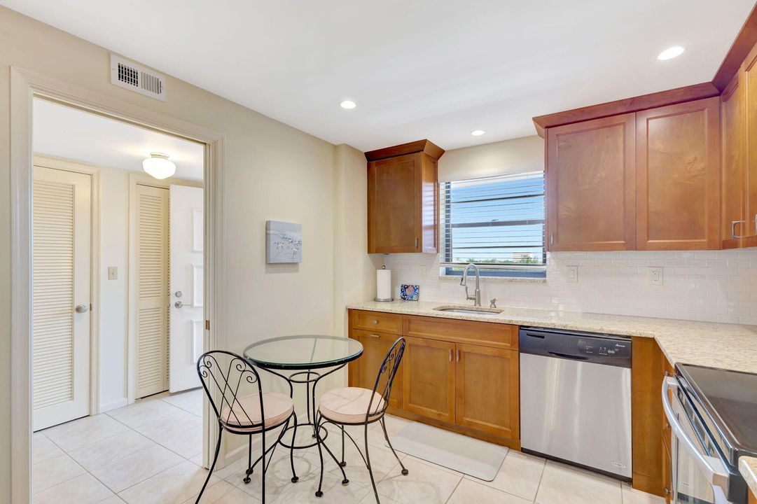 Под контрактом: $2,500 (2 спален, 2 ванн, 1520 Квадратных фут)