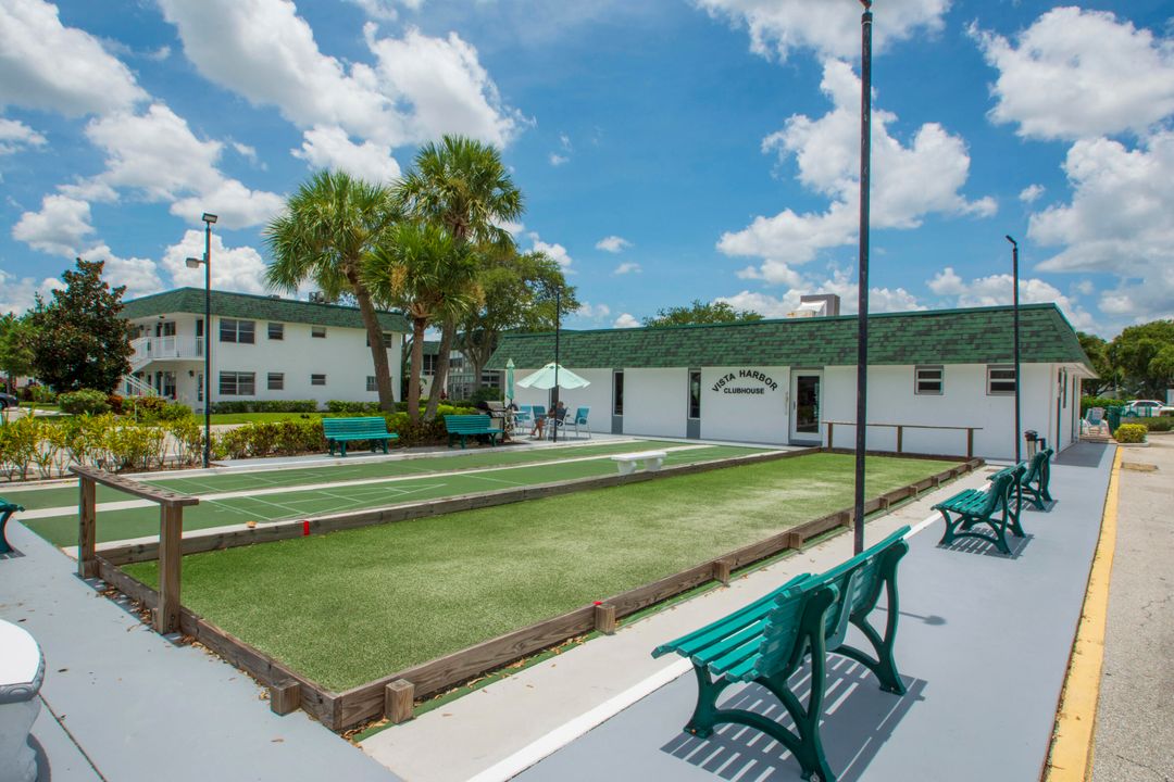 For Sale: $110,000 (1 beds, 1 baths, 695 Square Feet)