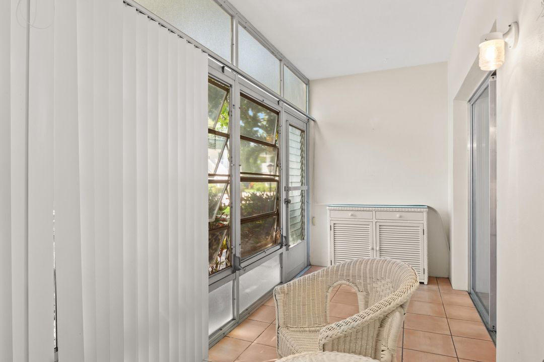 For Sale: $110,000 (1 beds, 1 baths, 695 Square Feet)