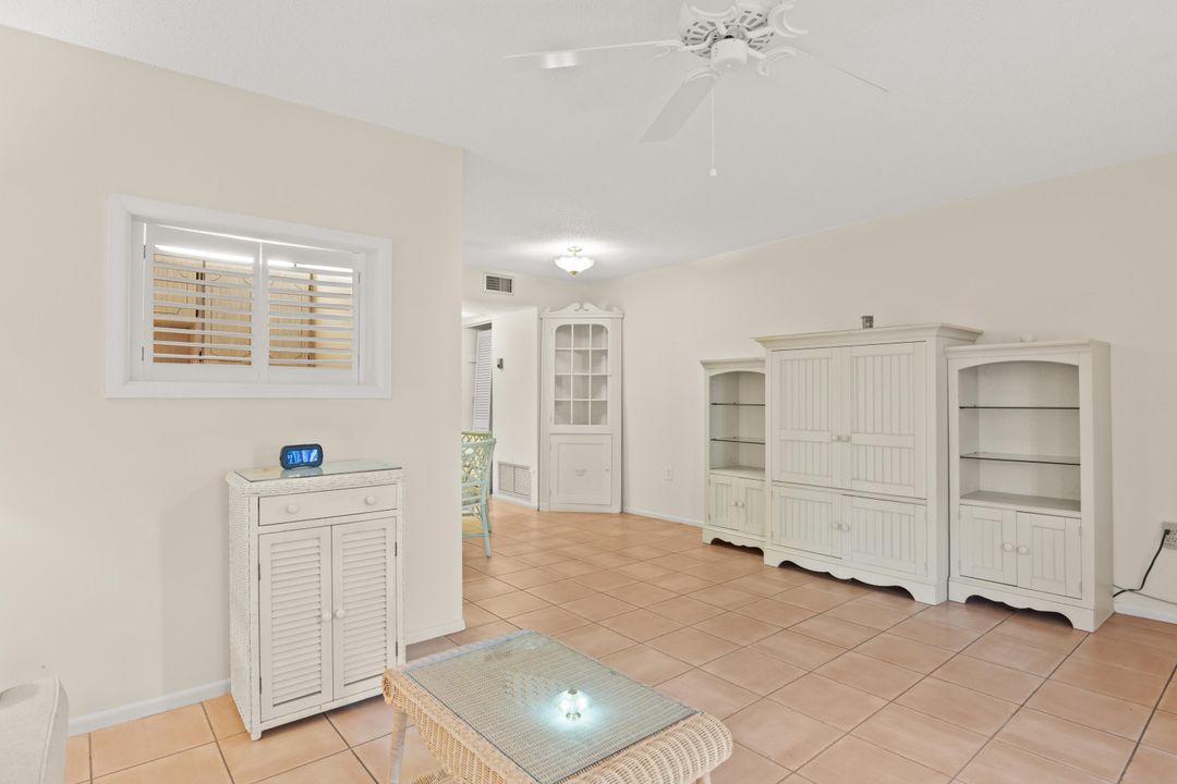 For Sale: $110,000 (1 beds, 1 baths, 695 Square Feet)