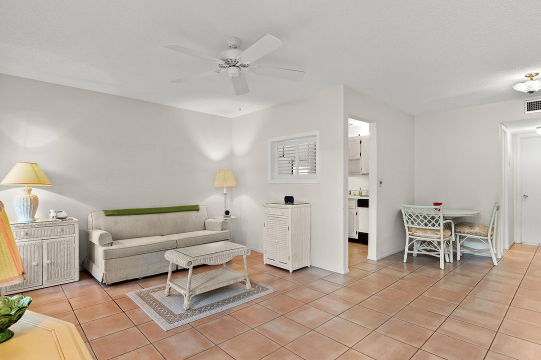 For Sale: $110,000 (1 beds, 1 baths, 695 Square Feet)