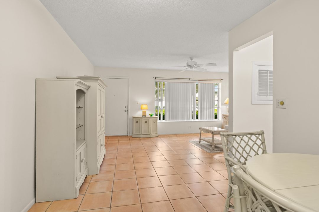 For Sale: $110,000 (1 beds, 1 baths, 695 Square Feet)