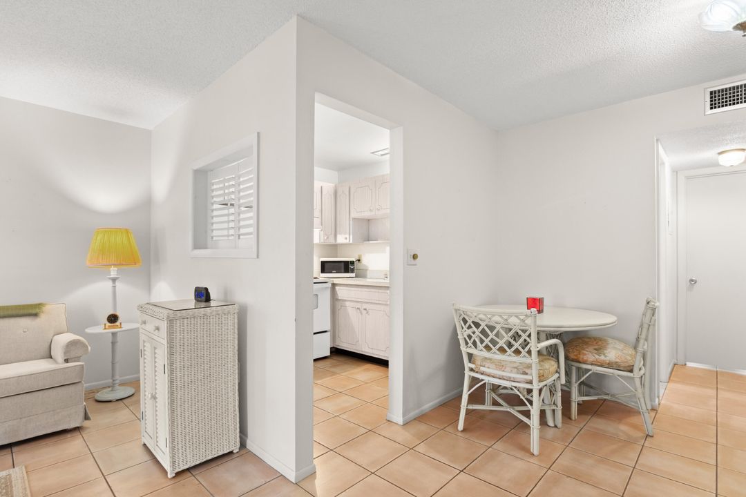 For Sale: $110,000 (1 beds, 1 baths, 695 Square Feet)