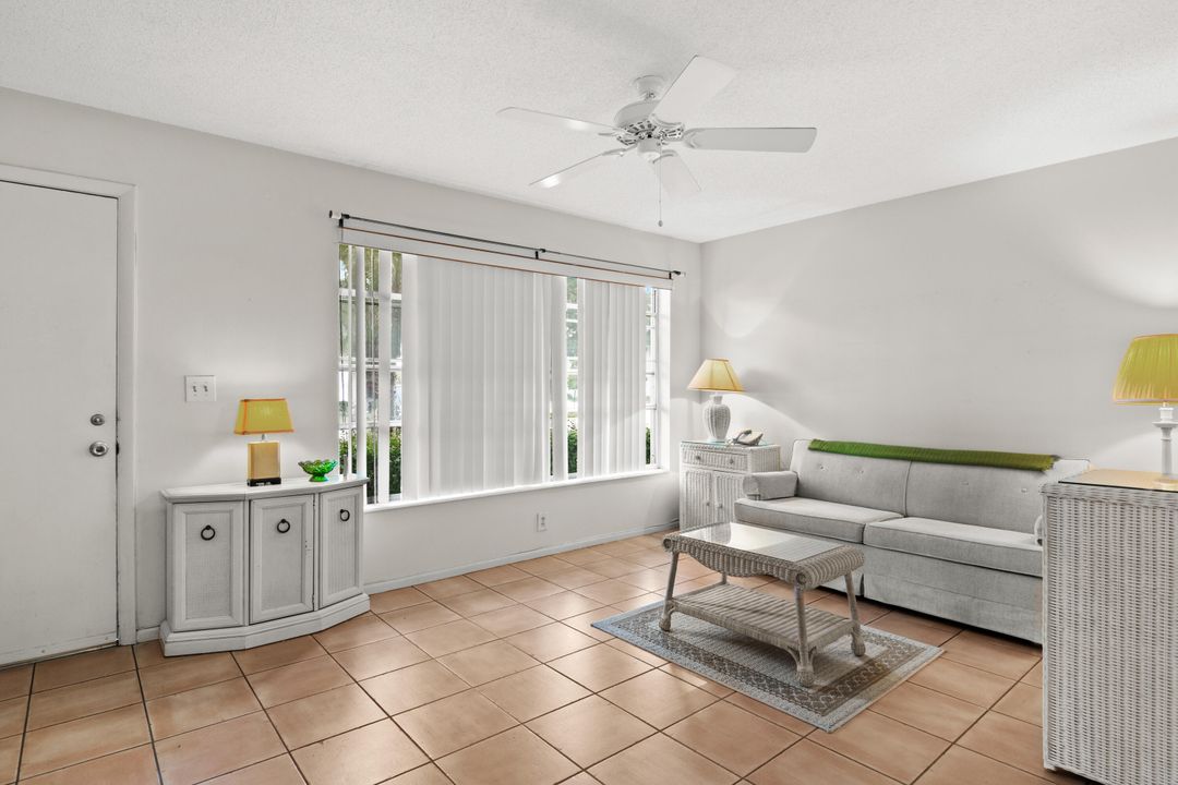 For Sale: $110,000 (1 beds, 1 baths, 695 Square Feet)