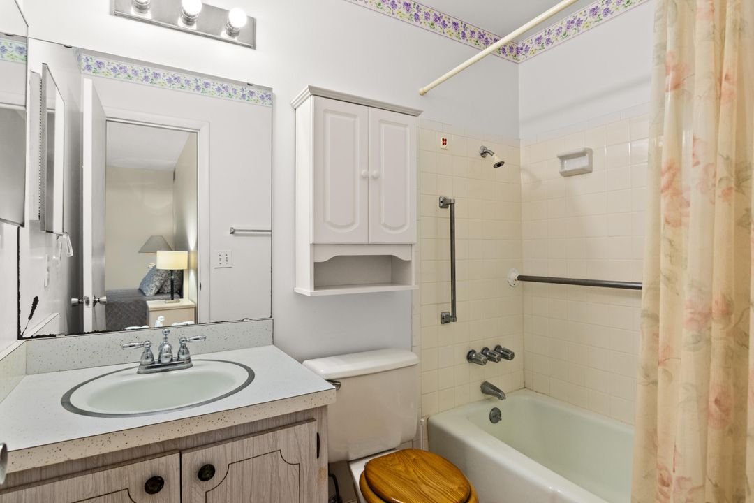 For Sale: $110,000 (1 beds, 1 baths, 695 Square Feet)