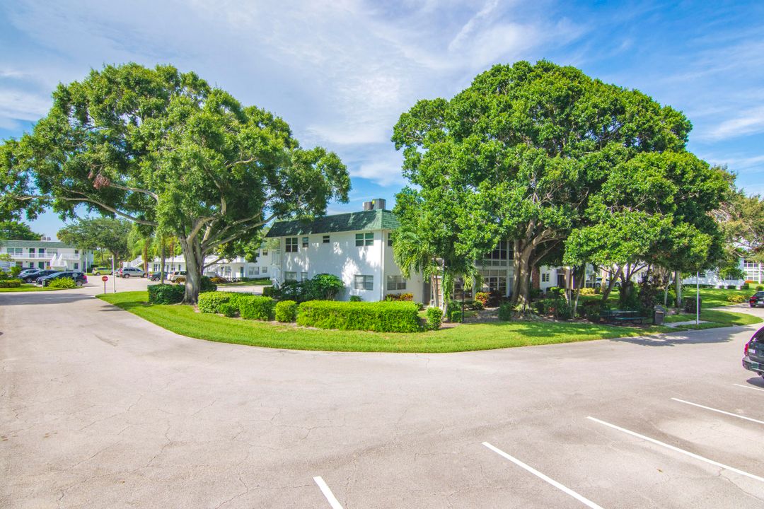 For Sale: $110,000 (1 beds, 1 baths, 695 Square Feet)